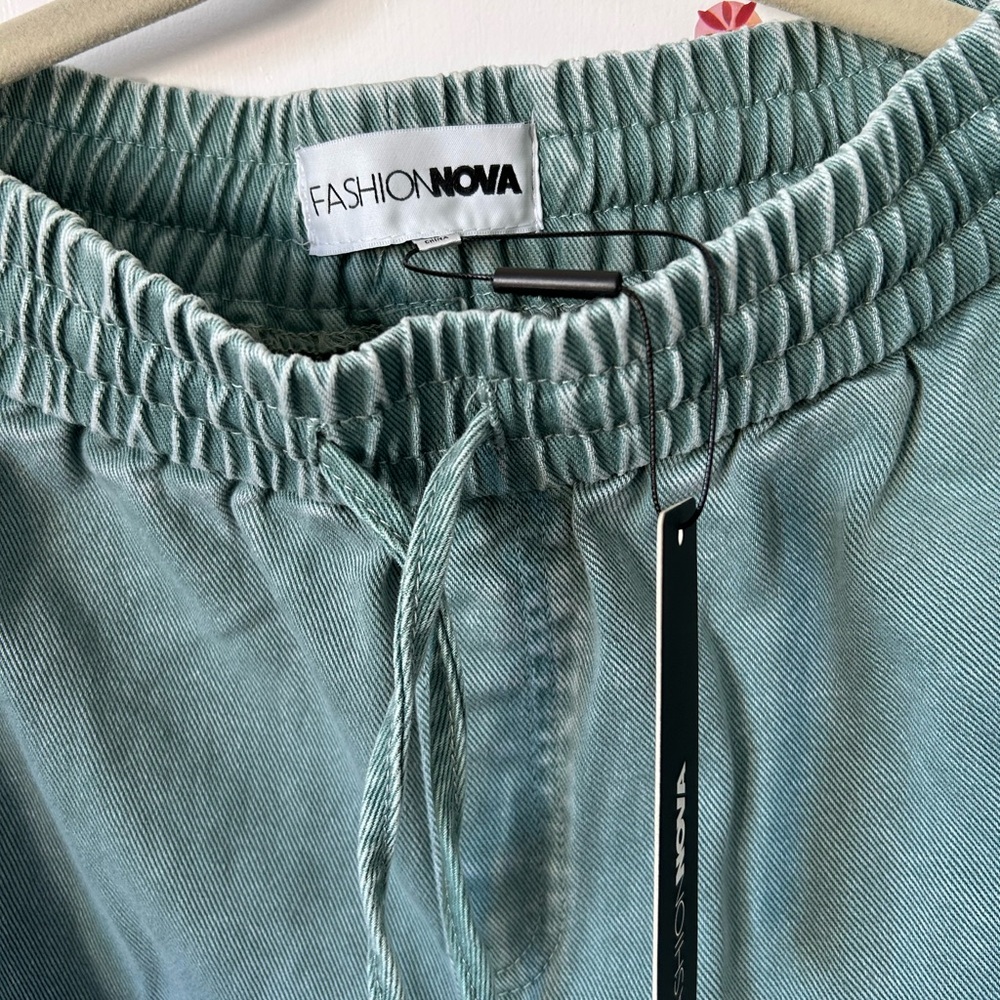 Fashion Nova Green Cargo Pants with Relaxed Fit - Picture 3 of 3